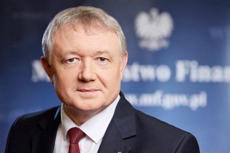 Wiceminister finansów, Wiesław Janczyk, pisze o sobie: "Jako Polak - Patriota wszędzie udzielam wsparcia POLSCE, jej gospodarce i społeczeństwu".