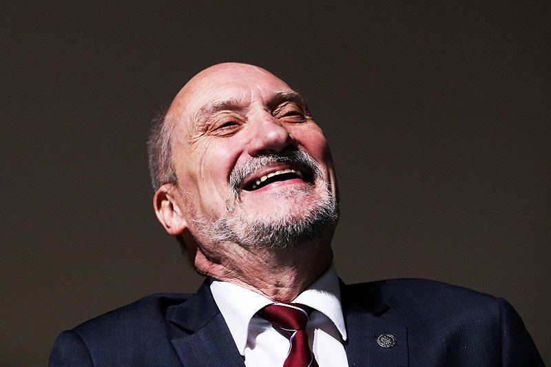 Antoni Macierewicz w "Sygnałach Dnia" Polskiego Radia narzekał, na... lobby rosyjskie. I krytykował Lecha Wałęsę za wywiad dla serwisu Sputnik.