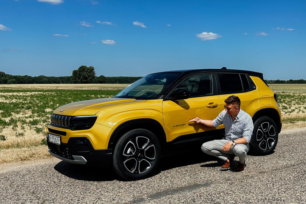 Nowy Jeep Avenger wygląda buńczucznie, ale to miejskie autko.