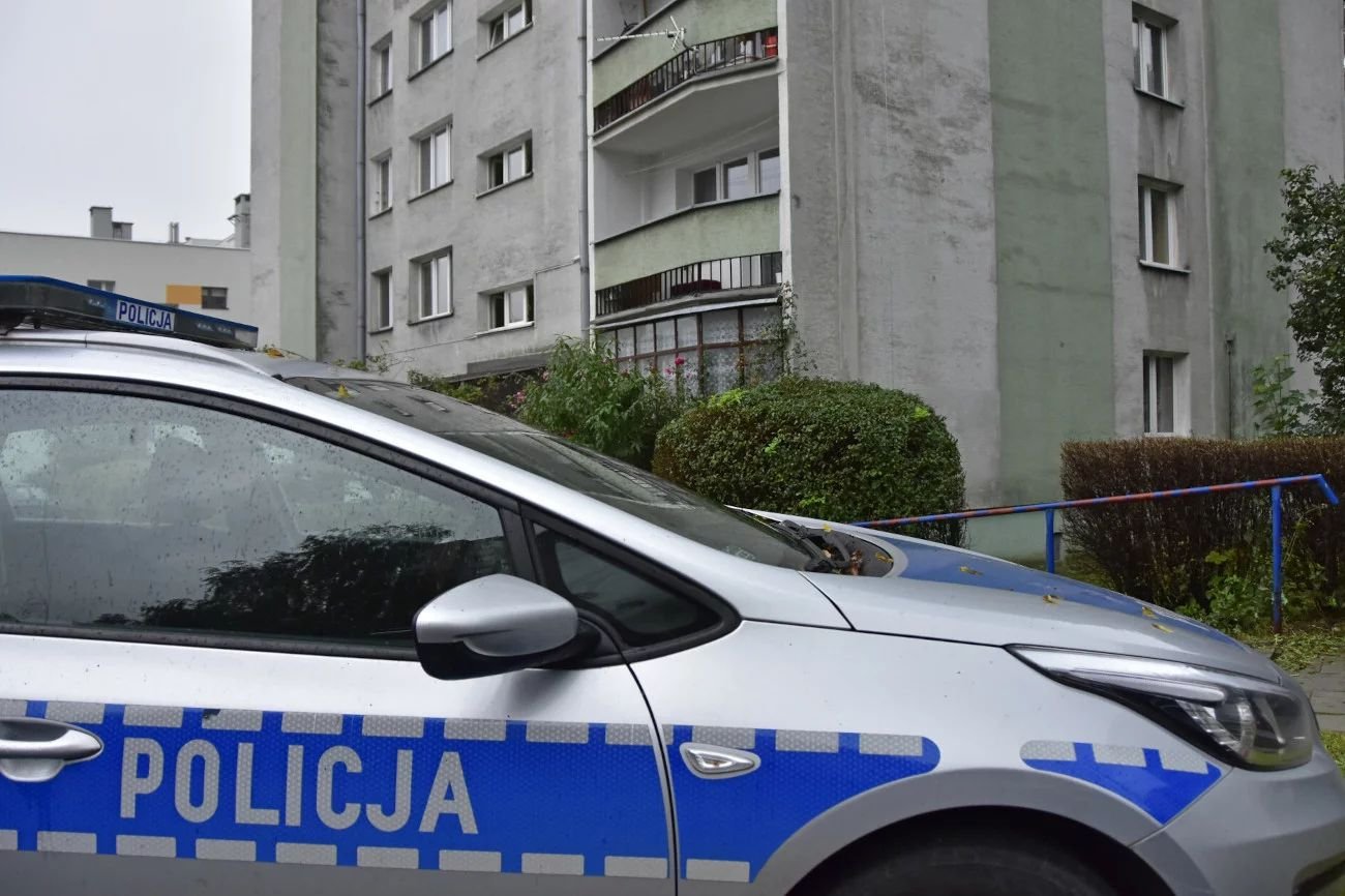 Zwłoki dwóch osób w workach foliowych znaleziono w Kudowie-Zdroju na Dolnym Śląsku.