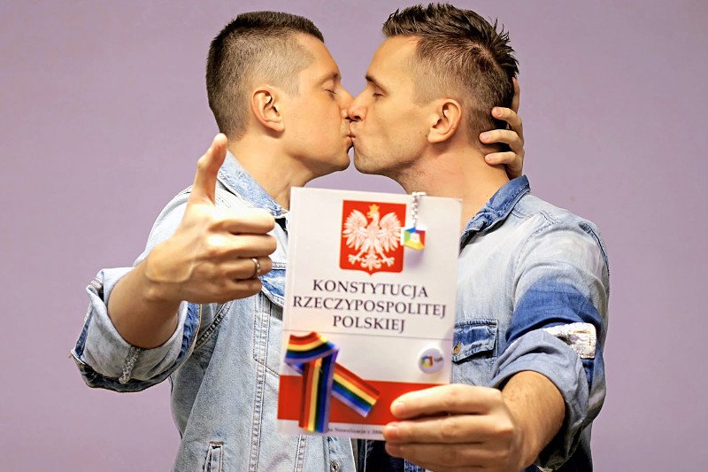 W uzasadnieniu wyroku Wojewódzki Sąd Administracyjny orzekł, że art. 18 Konstytucji nie zabrania zawierania małżeństw jednopłciowych.