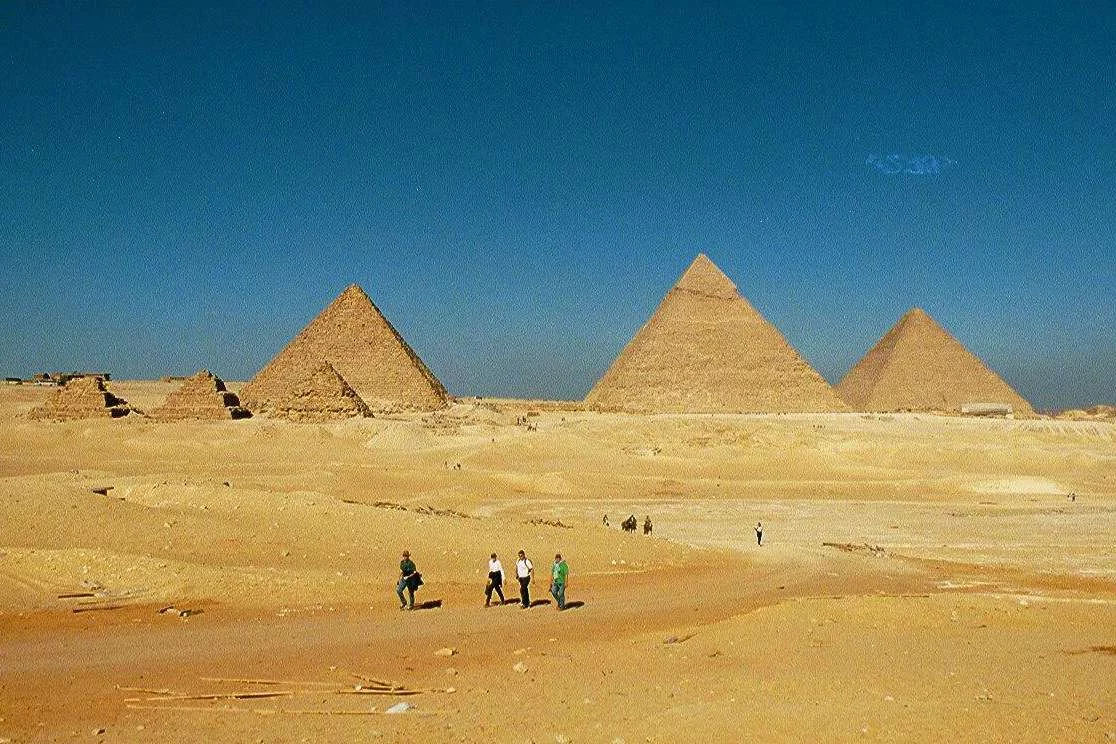 Piramidy. Giza, Egipt. Czy już wkrótce zostaną zamknięte dla turystów?