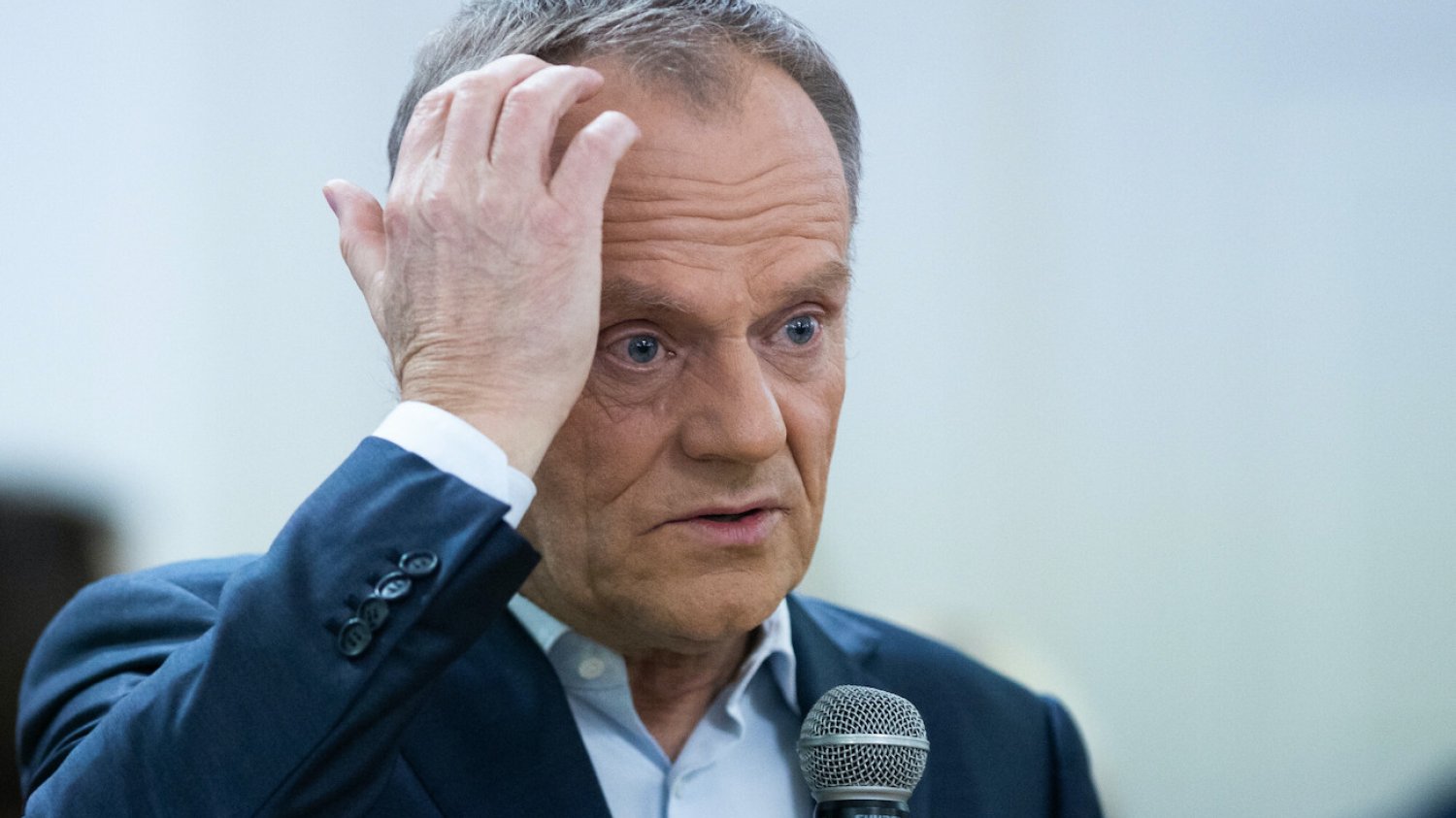 Donald Tusk liderem rankingu nieufności w sondażu CBOS.