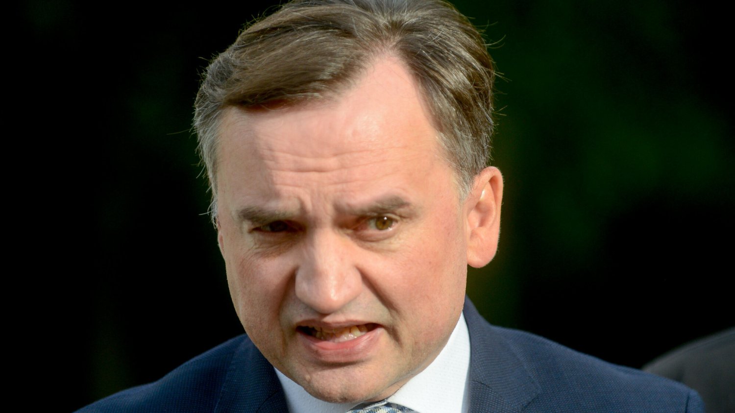Suwerenna Polska może opuścić szeregi Zjednoczonej Prawicy, wynika z nieoficjalnych doniesień.