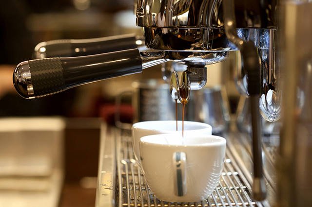 "Zawieszona kawa" - pomoc ubogim czy karmienie nieuczciwych sprzedawców?