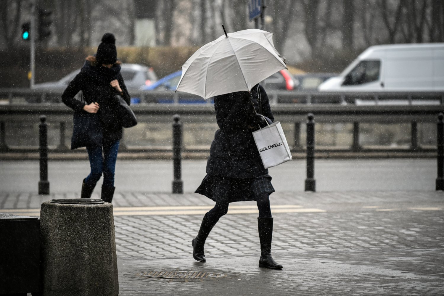 Będzie ciepło, na południu Polski mocno powieje, a potem czeka nas powrót zimy.