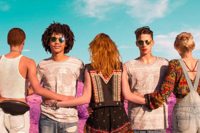 H&M zrobił kampanię promującą Coachellę. Propozycje ubrań na festiwal odpowiadają modzie panującej na wydarzeniu.