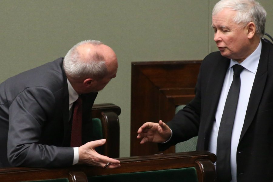 Jarosław Kaczyński w wywiadzie dla "Gazety Polskiej" opowiedzial o kulisach dymisji Antoniego Macierewicza.
