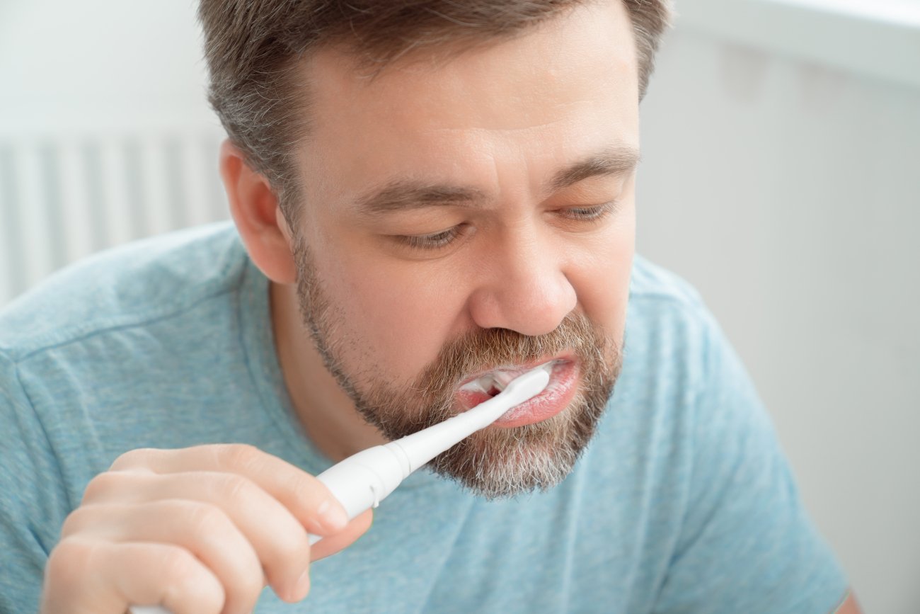 Regularne i prawidłowe mycie zębów może zmniejszyć ryzyko udaru mózgu.