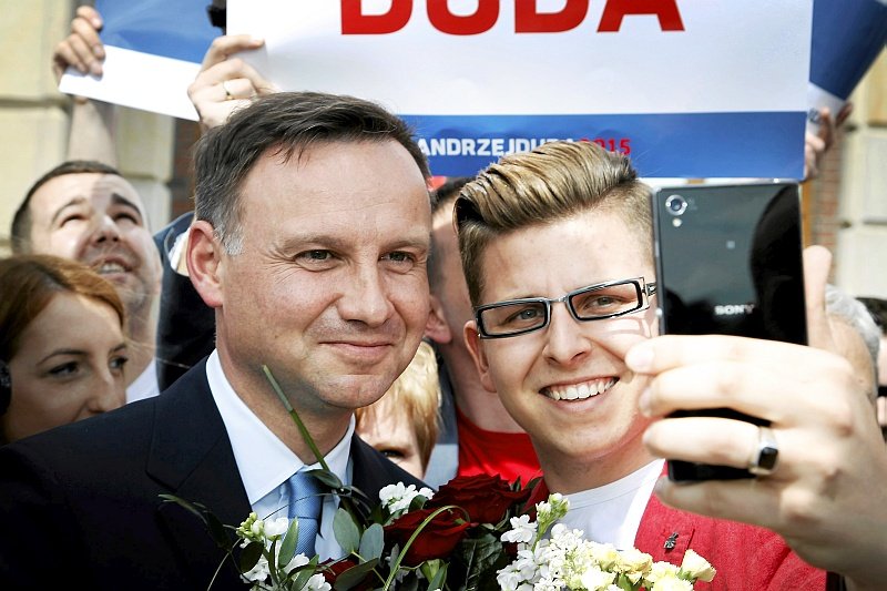 Czy Andrzej Duda byłby równie popularny, gdyby Polacy nie zapominali o jego dotychczasowych poglądach?