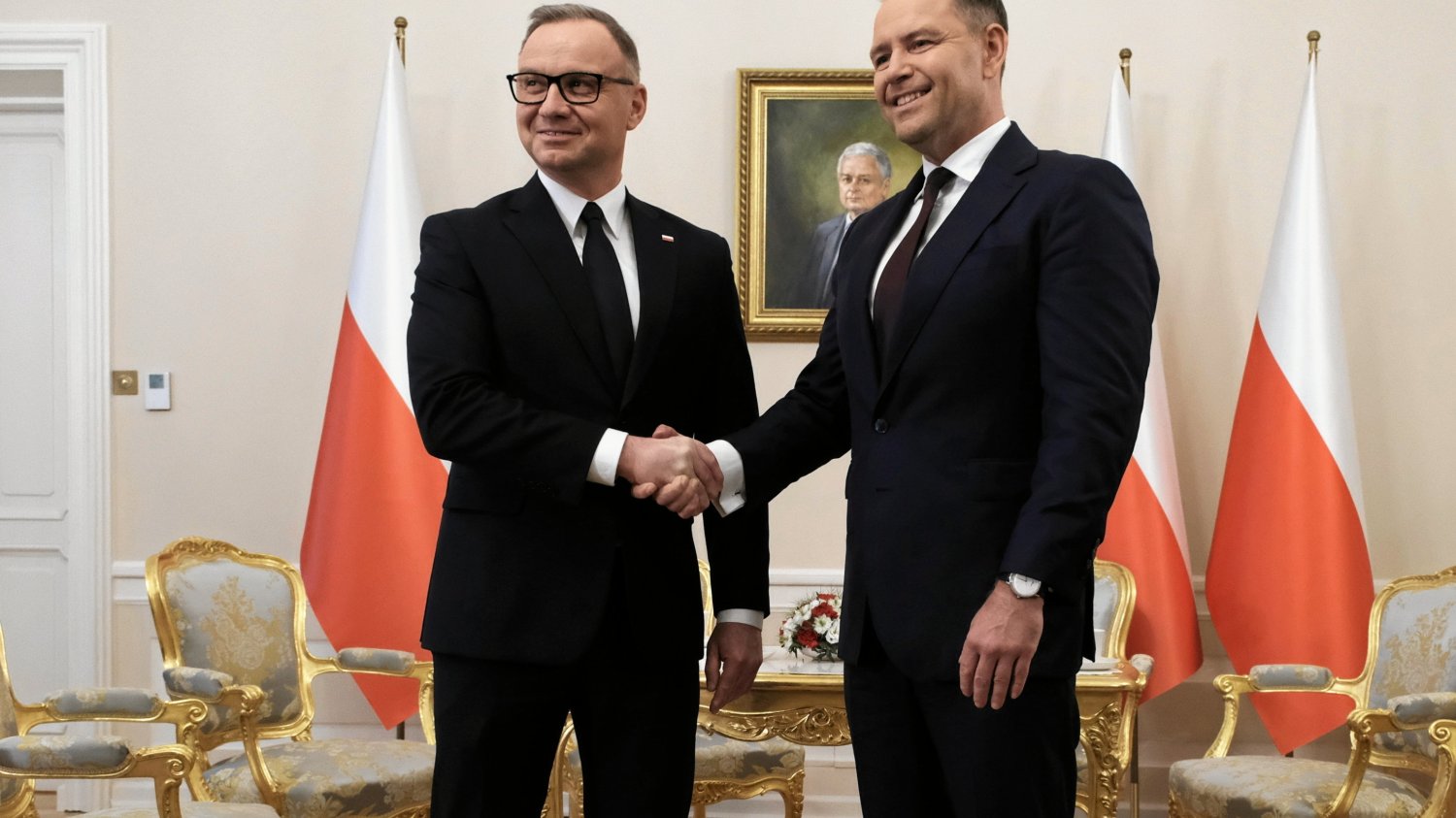Nawrocki odebrał od PKW uchwałę o wyborze. Takie były jego pierwsze słowa