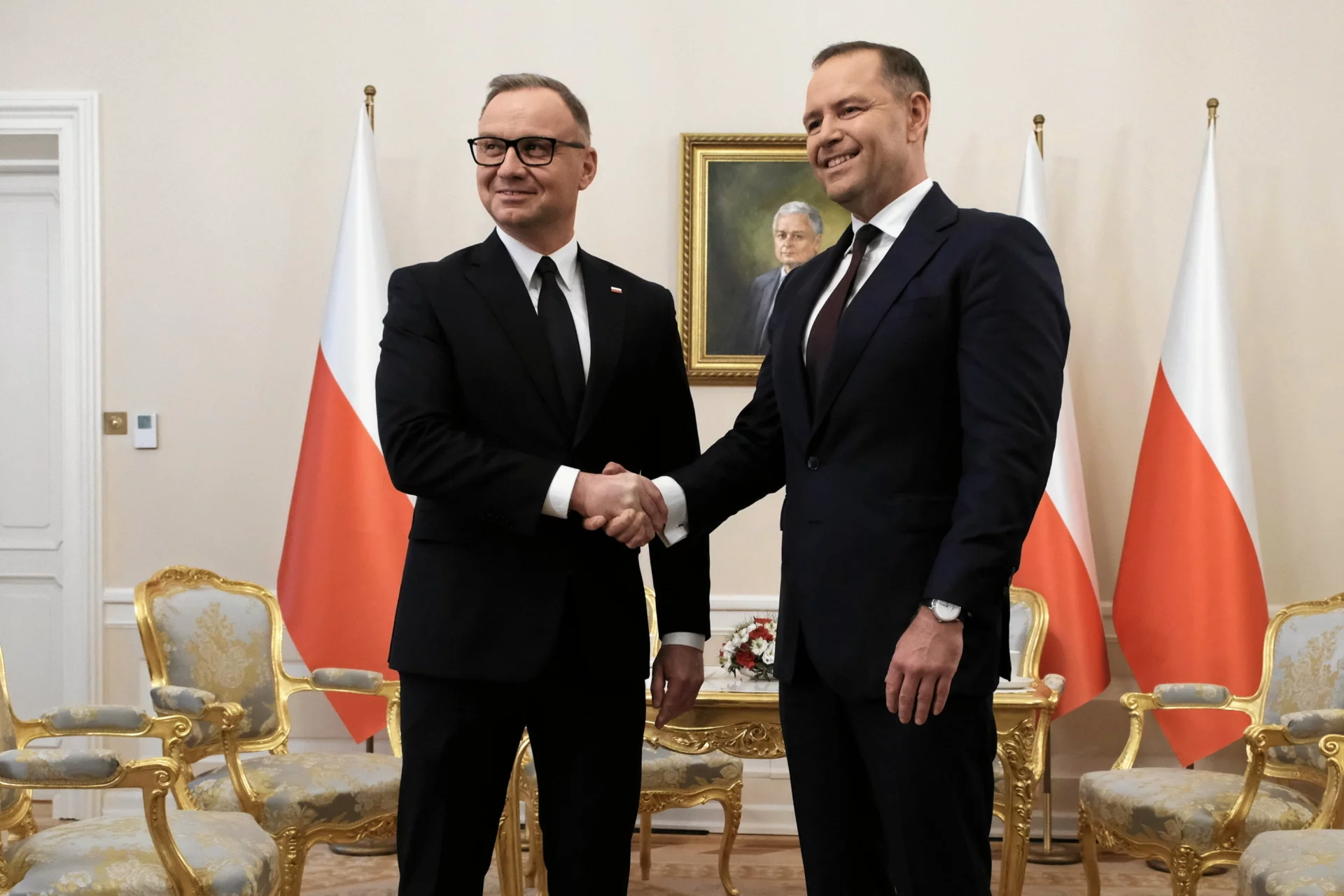 Nawrocki odebrał od PKW uchwałę o wyborze. Takie były jego pierwsze słowa