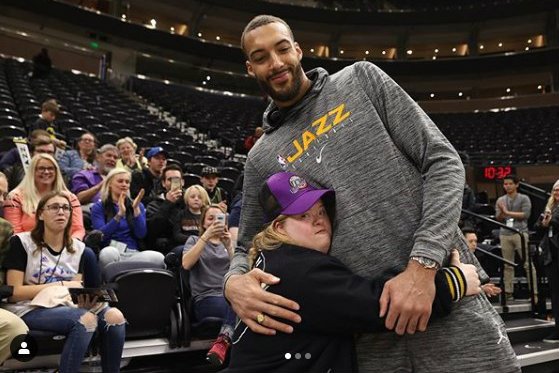 Po tym jak stwierdzono zakażenie koronawirusem u Rudy'ego Goberta Liga NBA zdecydowała o zawieszeniu sezonu zasadniczego.