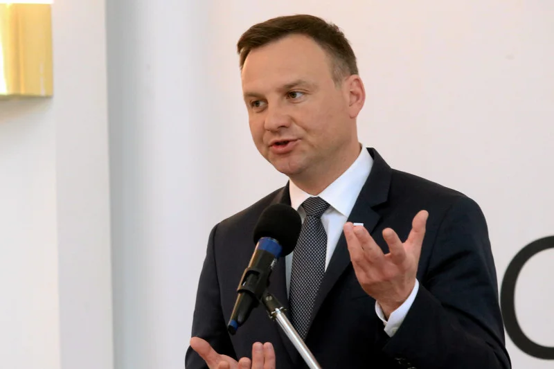 Obietnice Dudy droższe osiem razy od Komorowskiego