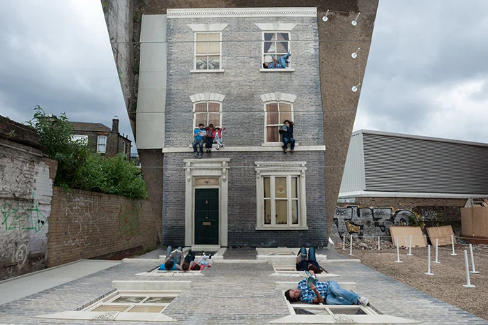 Leonardo Erlich dla Barbican.