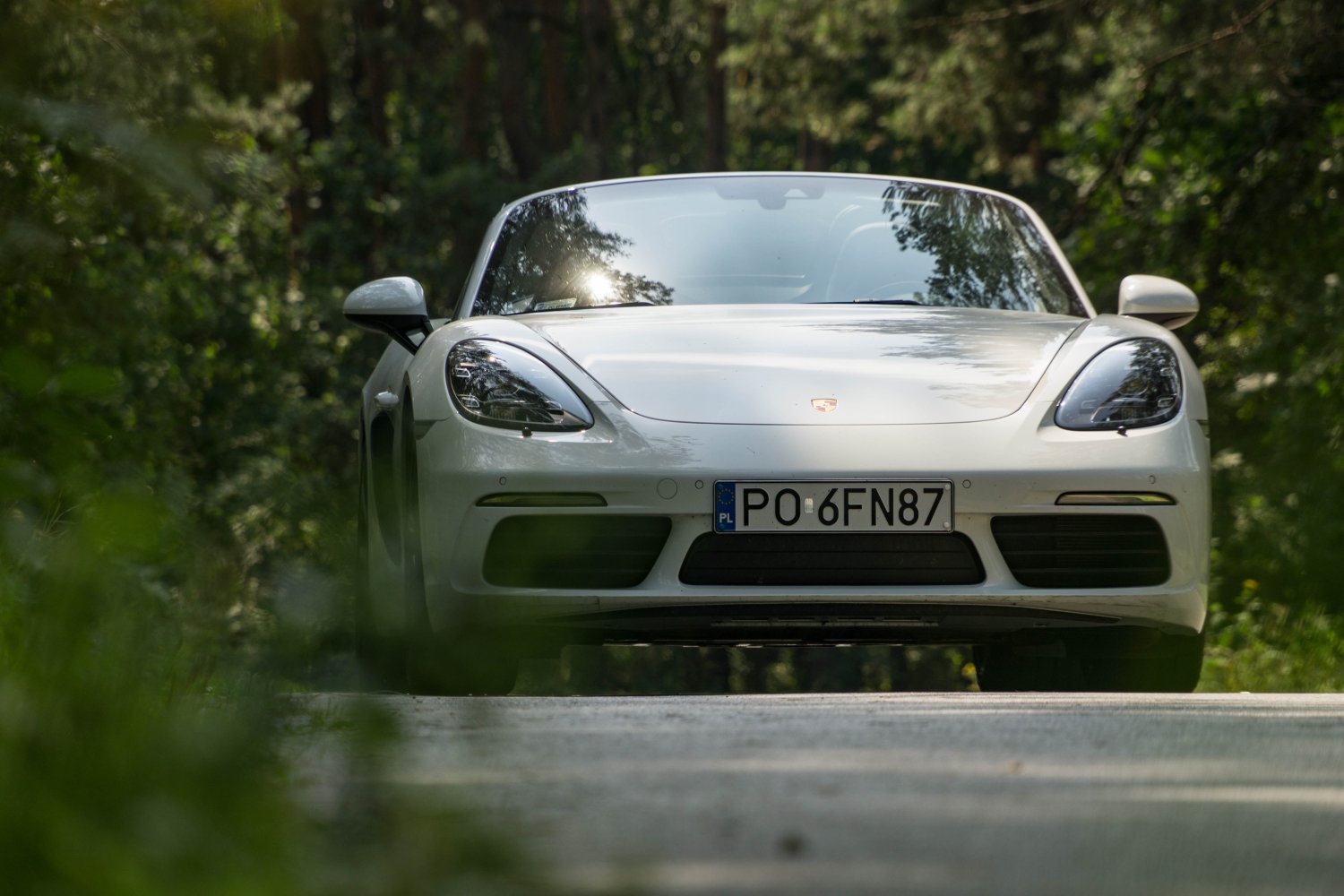 Porsche 718 Boxster to rasowy sportowiec w przystępnej (jak na Porsche) cenie.
