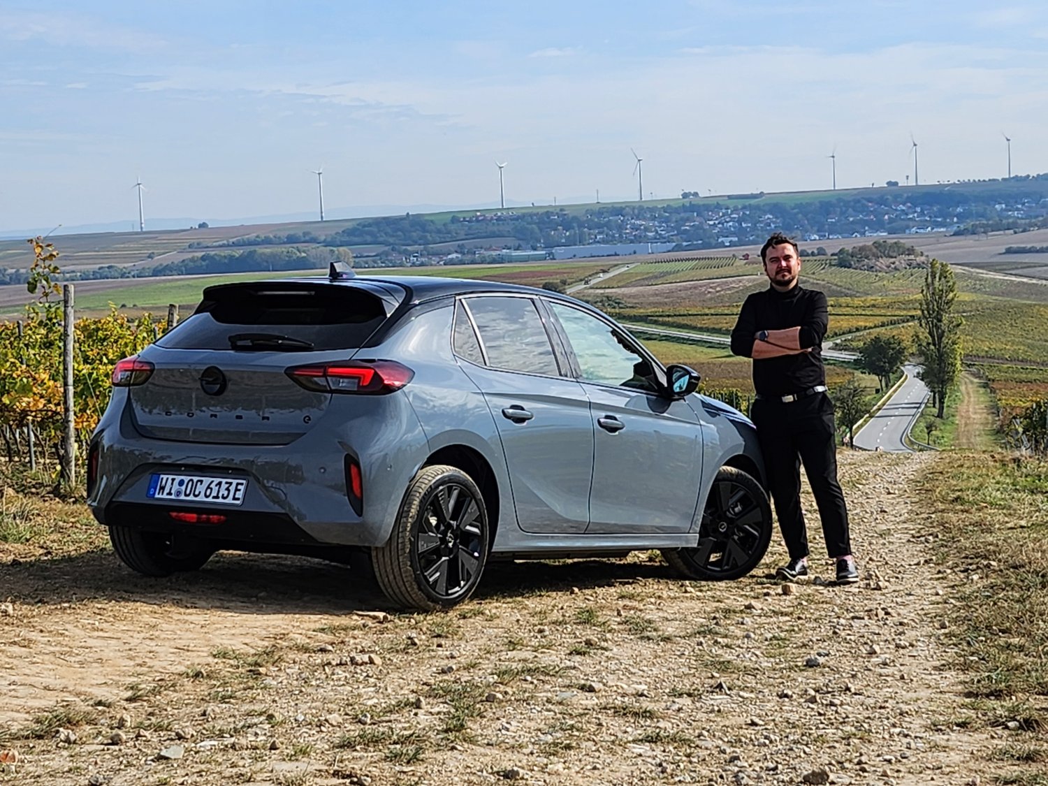 Nowa elektryczna Corsa wygląda ładnie, ale tylko na zewnątrz.