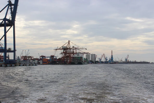 Port w Dżakarcie.