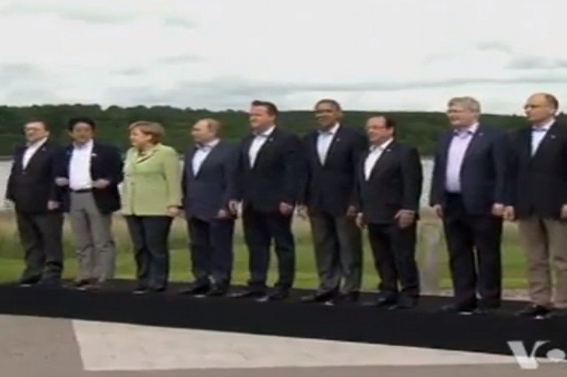 Żaden z światowych przywódców podczas szczytu G8 nie założył krawatu