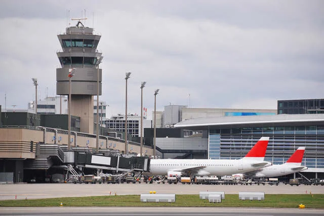 Strajk kontrolerów lotów może uziemić wiele [url=http://www.shutterstock.com/pic-49832683/stock-photo-zurich-airport.html?src=E4KTTaQKMkbm2_OxXNwRtQ-2-62]maszyn[/url]
