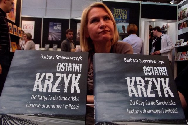 Barbara Stanisławczyk promuje swoją książkę "Ostatni krzyk" o rodzinach ofiar katastrofy smoleńskiej