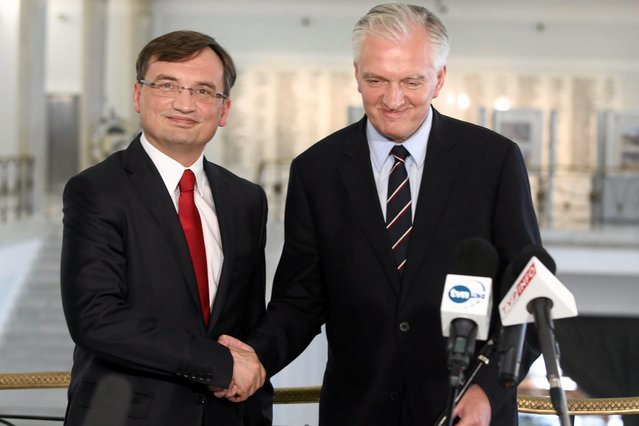 Polska Razem Jarosława Gowina tłumaczy, dlaczego najpierw poparła zamach na niezależność Sądu Najwyższego, ale teraz "ze zrozumieniem przyjmuje weto prezydenta".