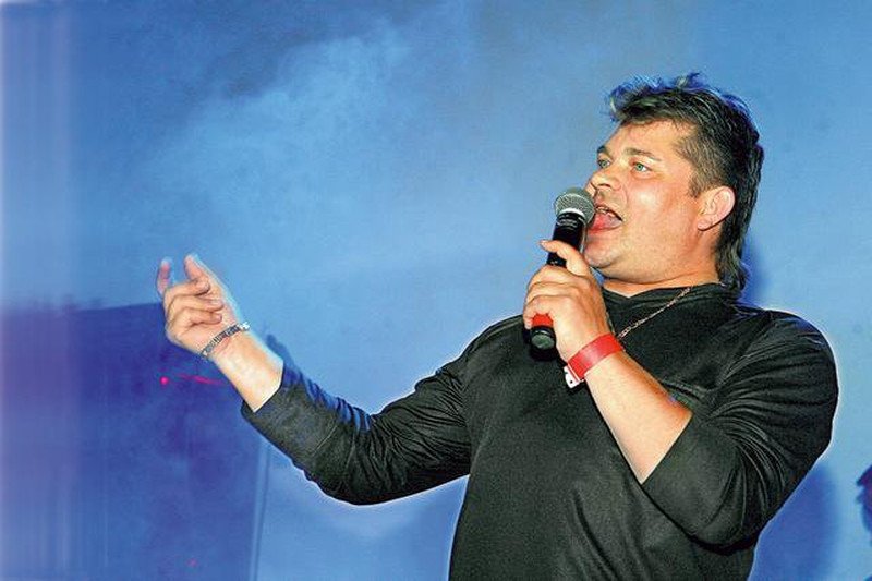 Zenek Martyniuk  jak legendarny Rysiek Riedel? Według TVP Info tak.