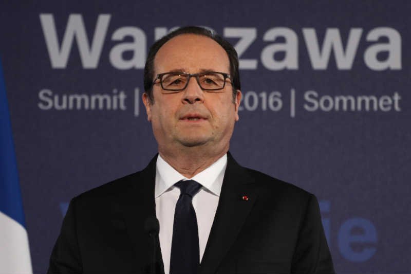Prezydent Francji Francois Hollande odwołał wizytę w Polsce. To protest przeciw zerwaniu kontraktu na Caracale.