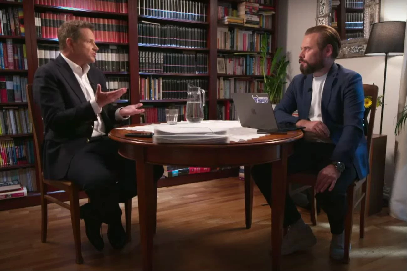 Stanowski i Trzaskowski w Kanale Zero. Kandydat KO wrócił do sprawy z flagą