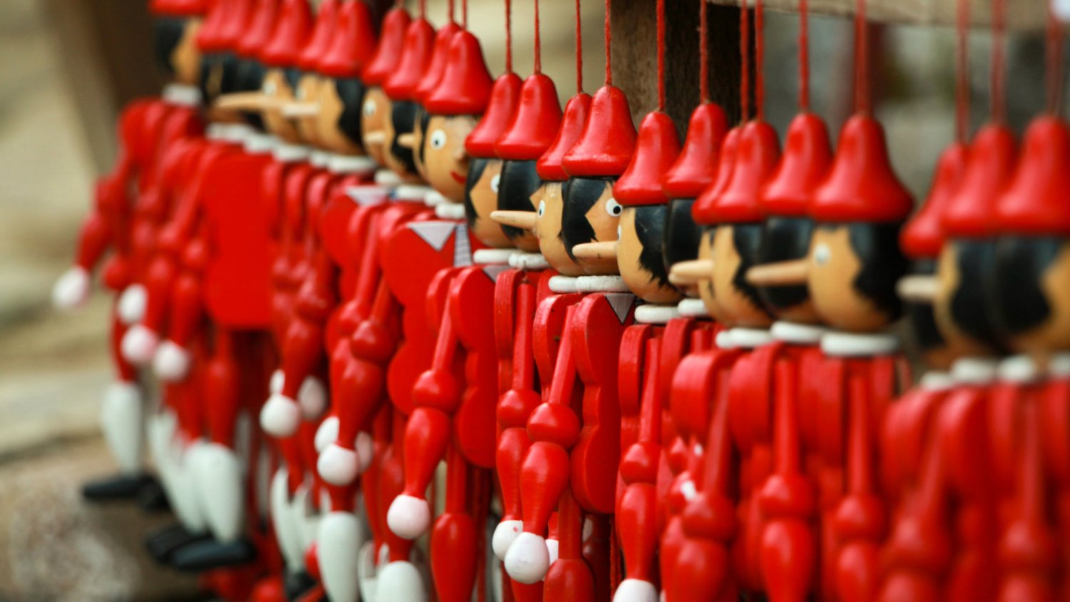 W bajce o niegrzecznym Pinocchiu kłamstwo utożsamiane jest z nieposłuszeństwem.