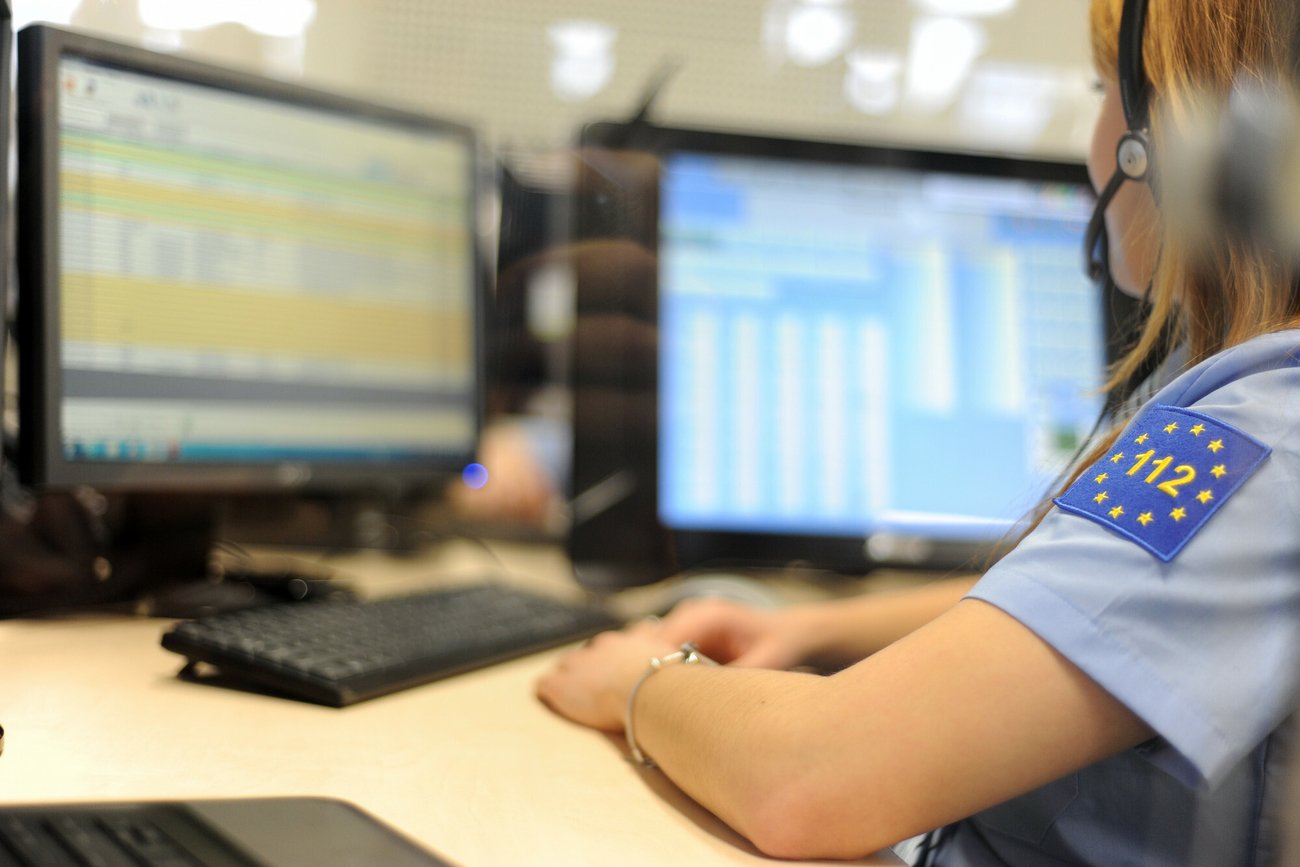 Polacy próbowali dzwonić pod numer 112 w sprawie awarii Facebooka.