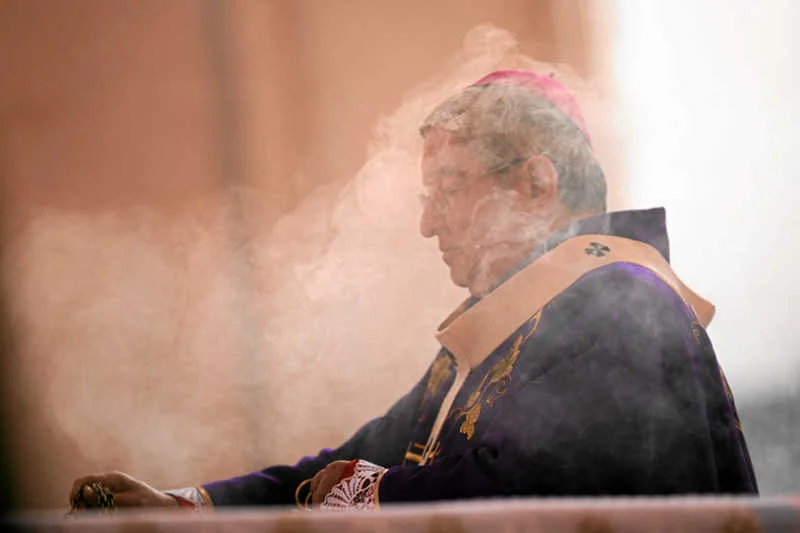 Rządy arcybiskupa Sławoja Leszka Głódzia opierają się na pieniądzach – awansuje ten, kto więcej zapłaci.