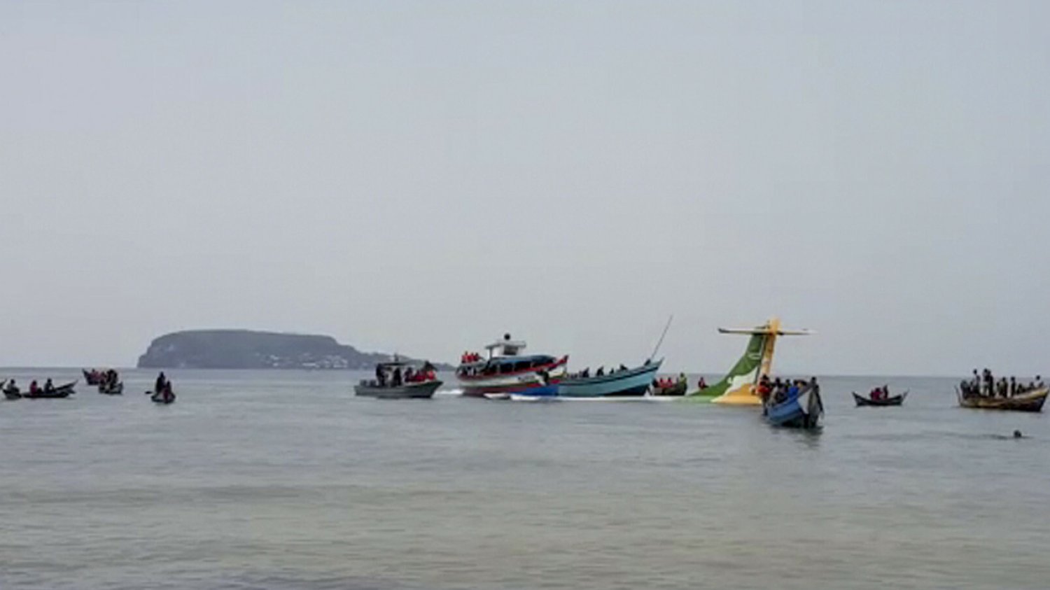 Samolot pasażerski spadł do Jeziora Wiktorii w Tanzanii.