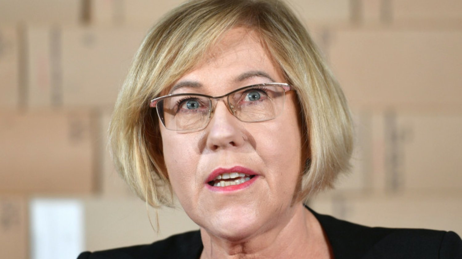 Barbara Nowak gratuluje prof. Roszkowskiemu podręcznika do HiT. "Bije rekordy popularności"