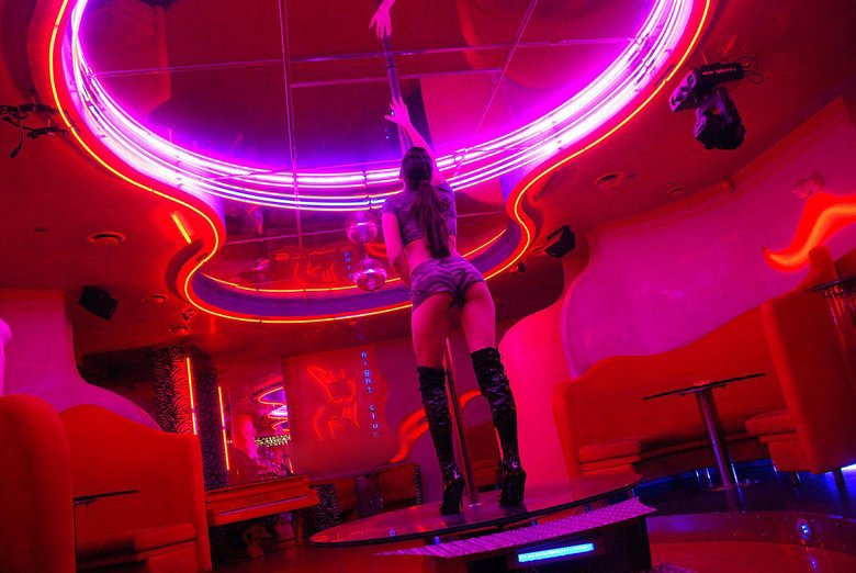 Osoby chodzące do klubów ze striptizem nie mają powszechnie dobrej opinii (zdjęcie poglądowe).