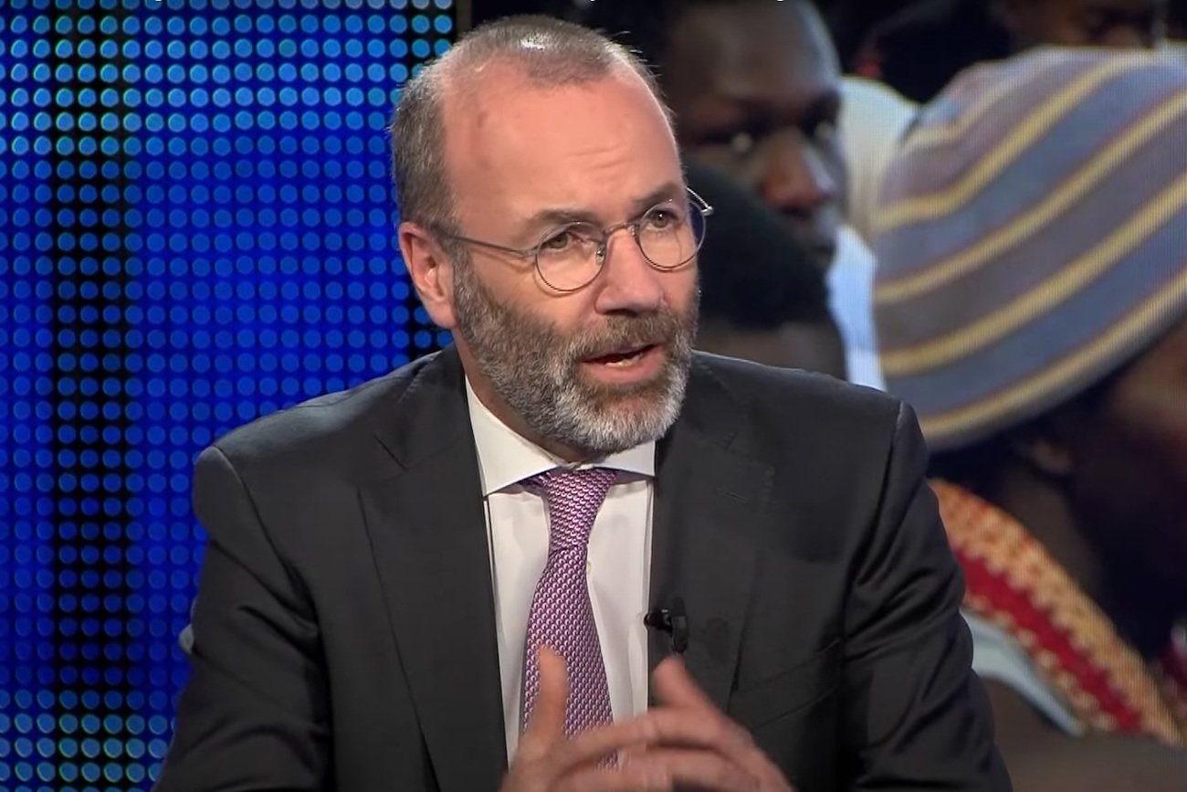 Manfred Weber raczej nie zgodzi się na debatę z Mateuszem Morawieckim.