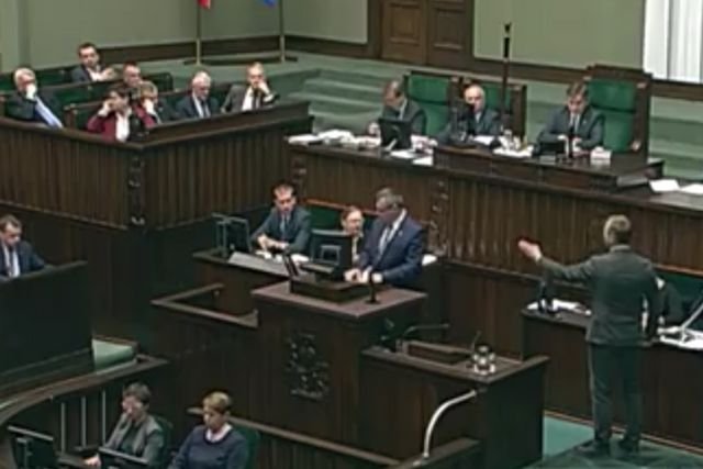 Sławomir Nitras twierdzi, że wicemarszałek Terlecki nazwał go pajacem. Riposta była równie mocna. "A widział pan, jak pan wygląda?!"