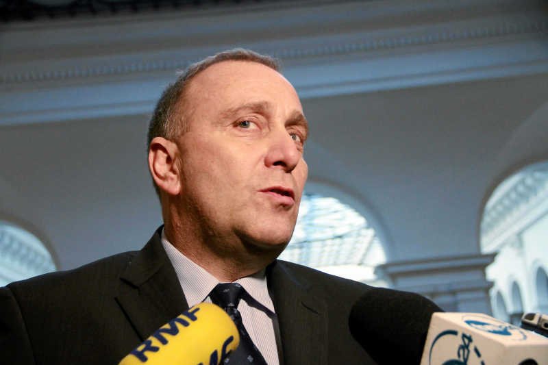 Grzegorz Schetyna przekonuje, że sprzedaż broni Ukrainie powinna się odbywać po cichu.