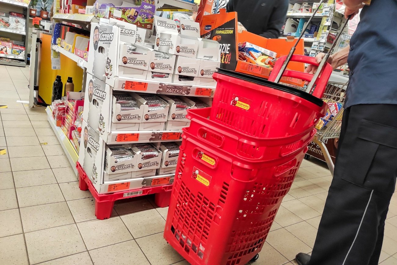 Noworoczna promocja w Biedronce. Tani smartwatch z wieloma funkcjami.