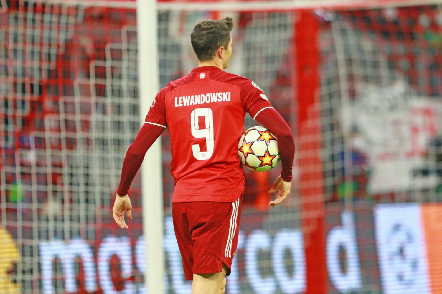 Robert Lewandowski i jego Bayern Monachium stawią czoła w walce o półfinał LM hiszpańskiemu Villarrealowi