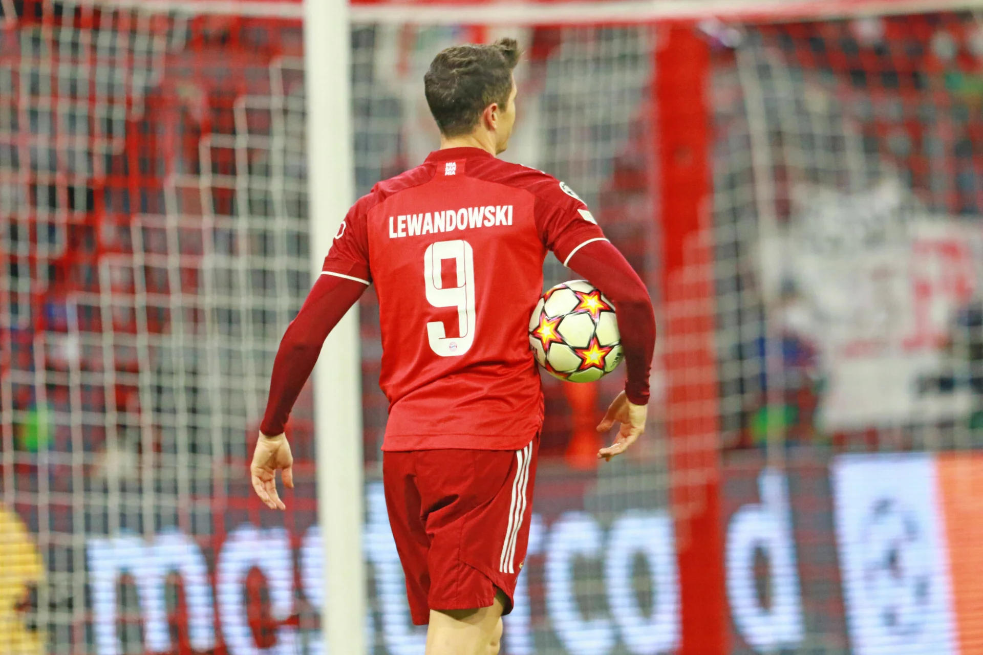 Robert Lewandowski i jego Bayern Monachium stawią czoła w walce o półfinał LM hiszpańskiemu Villarrealowi