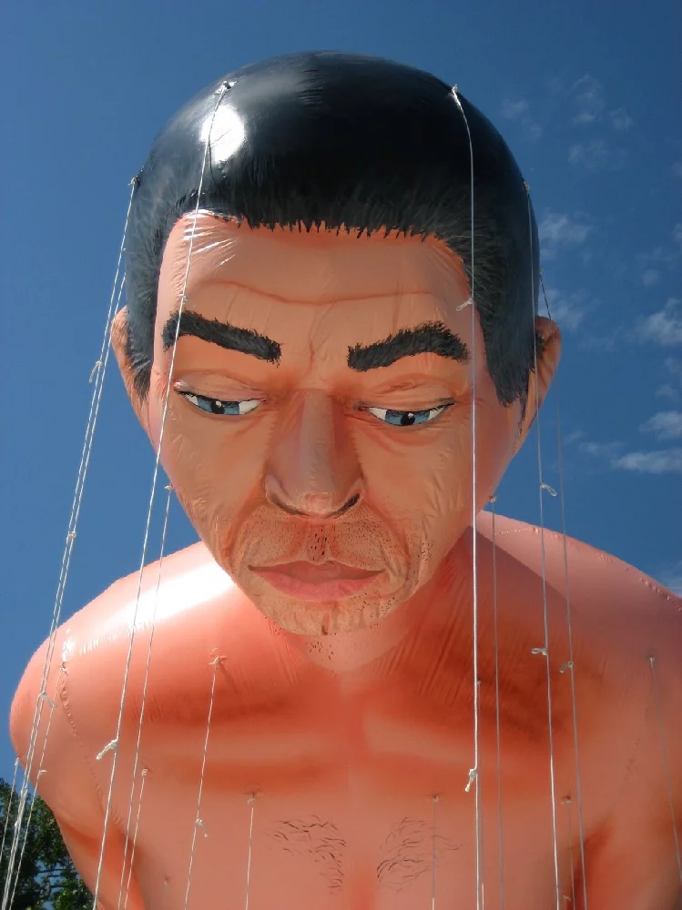 Paweł Althamer, Balon, 2007, fot. Cecilia Alemani, Fondazione Trussardi, Mediolan.
