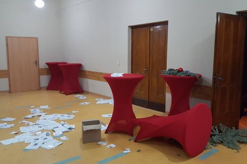 Miejsce spotkania KOD zostało zdemolowane.