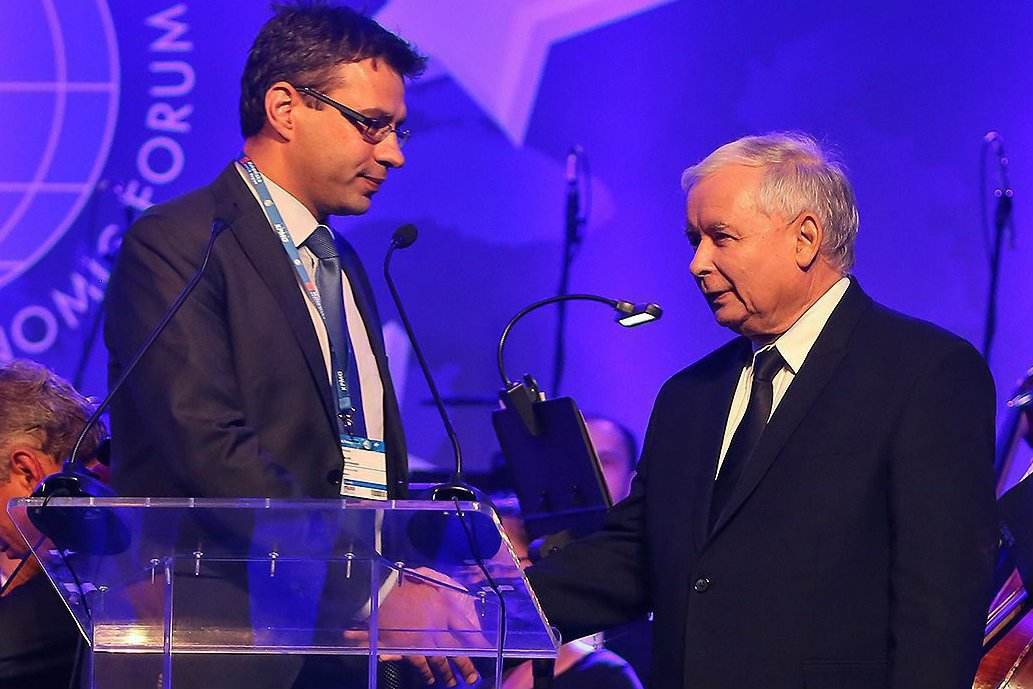 Jacek Karnowski apeluje, by nie dopuścić do realizacji "scenariuszu Sorosa" w Polsce. Przypomniano nagrodę, jaką dostał jego brat bliźniak Michał Karnowski od założonej przez George'a Sorosa Fundacji Batorego.