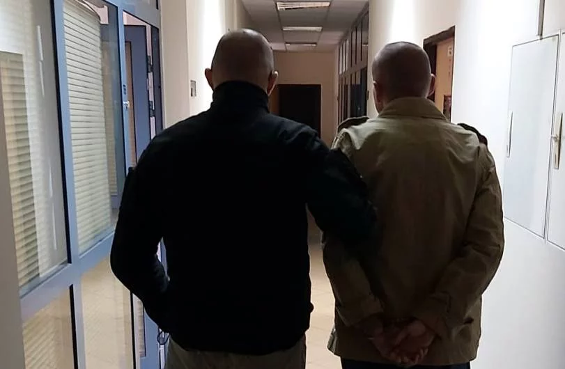 42-latek został zatrzymany przez policję. Łomianki: 42-latek próbował wysadzić w powietrzę kwaterę.