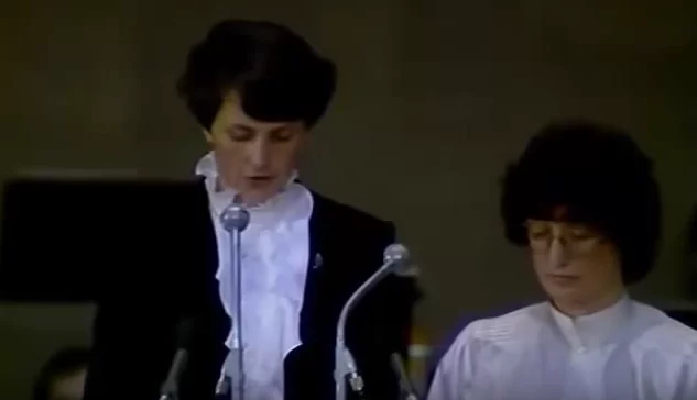 Danuta Wałęsa przemawia na uroczystości wręczenia Nobla mężowi, Oslo, 10 XII 1983.