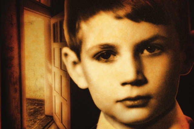 Książka opowiada historię chłopca, który był wykorzystywany seksualnie przez księdza.