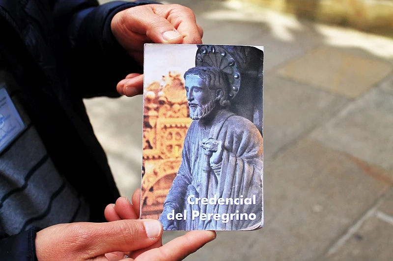 Credencial del peregrino to dokument, który poświadcza, że pielgrzymujący do Santiago de Compostela wypełnili stawiane im minimalne wymagania.