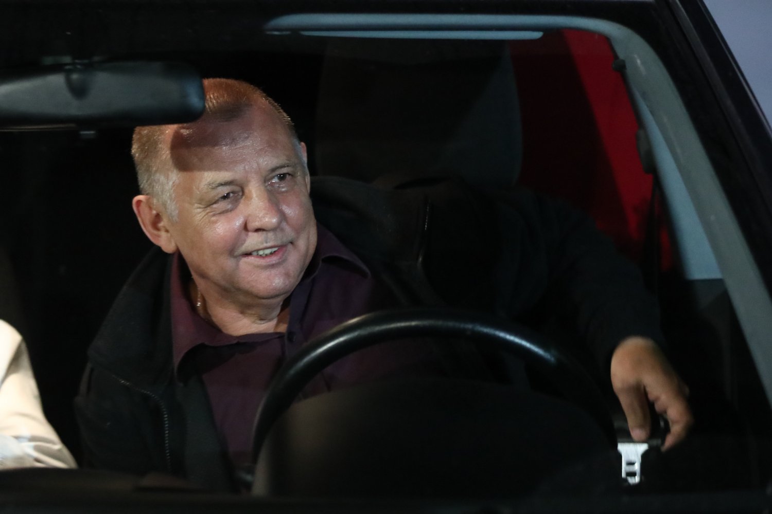 Marian Banaś często był widywany za kierownicą służbowej skody. Tym razem to nie on miał prowadzić auto