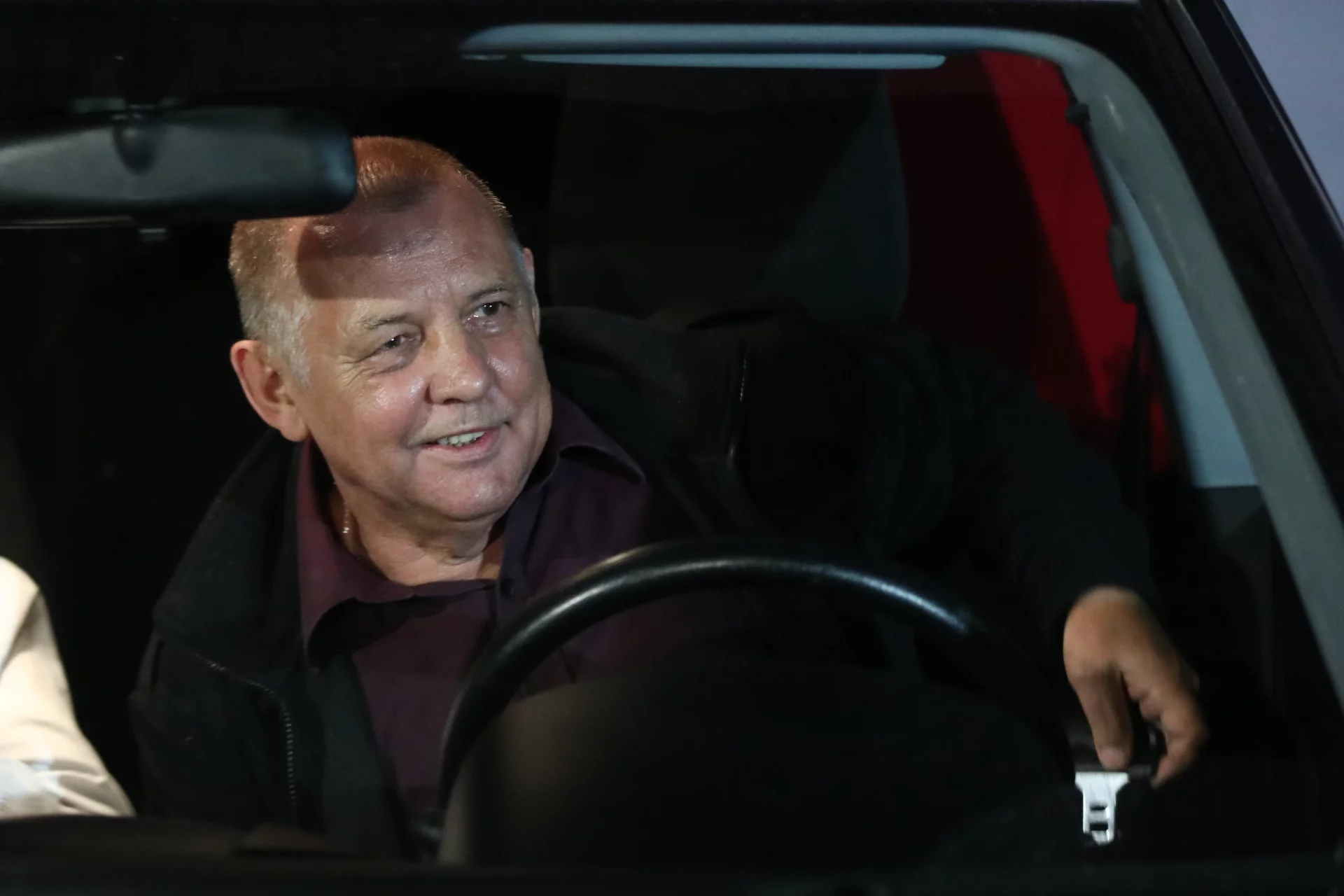 Marian Banaś często był widywany za kierownicą służbowej skody. Tym razem to nie on miał prowadzić auto